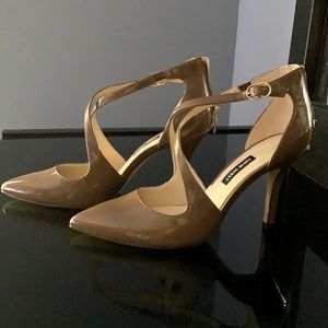 Nine West, natural patent leather pump, size 7m